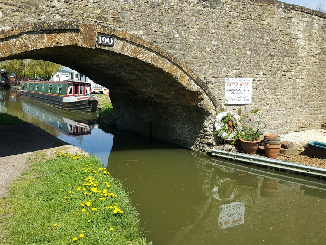 Aynho Wharf in time for a lunchtime pint