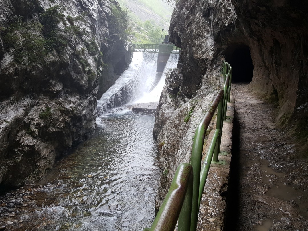 The dam at the head of the gorge
