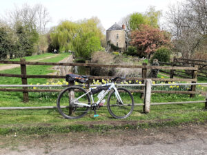 Loaded bike at Cerney Wick lock